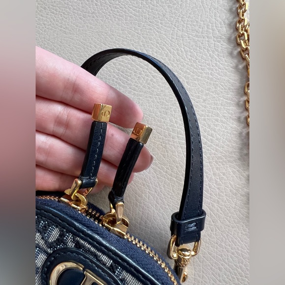 ❌SOLD Dior 30 Montaigne phone holder - Picture 2 of 5